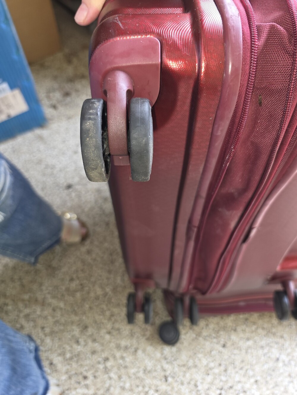 Samsonite Large Hard Shell Check In - Picture 11 of 16